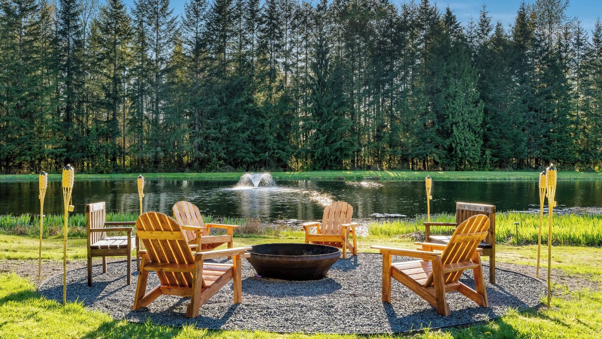 Arlington Apartment | Hidden Lake guest house is on 20 Secluded Acres with a Beautiful private Lake.