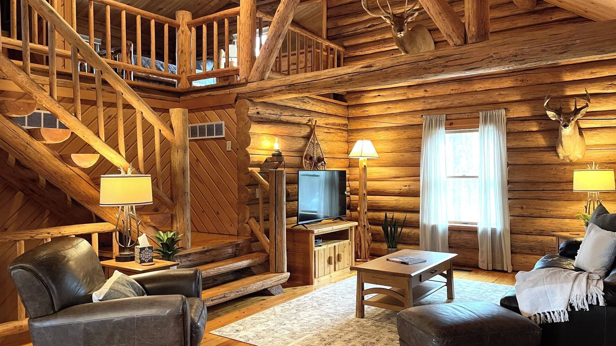 Goshen House | Hidden Log Cabin | Hot Tub | Ping Pong | Family |