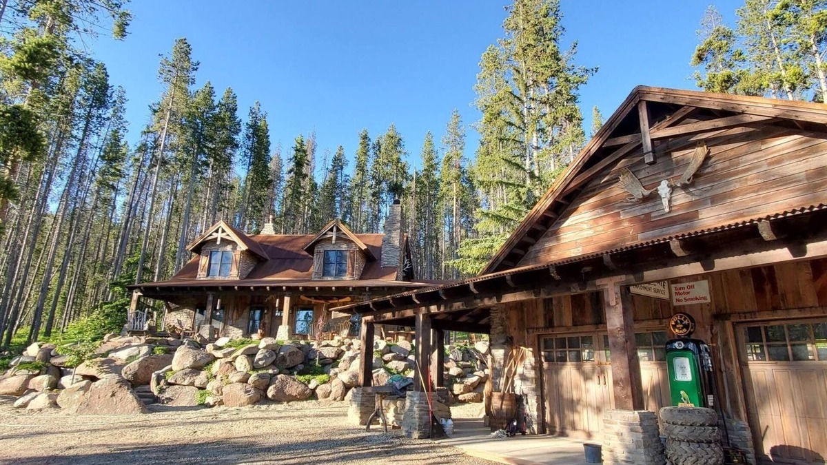Georgetown Cabin | “Hidden Luxurious slice of Heaven”Hike and explore Montana from the back door!