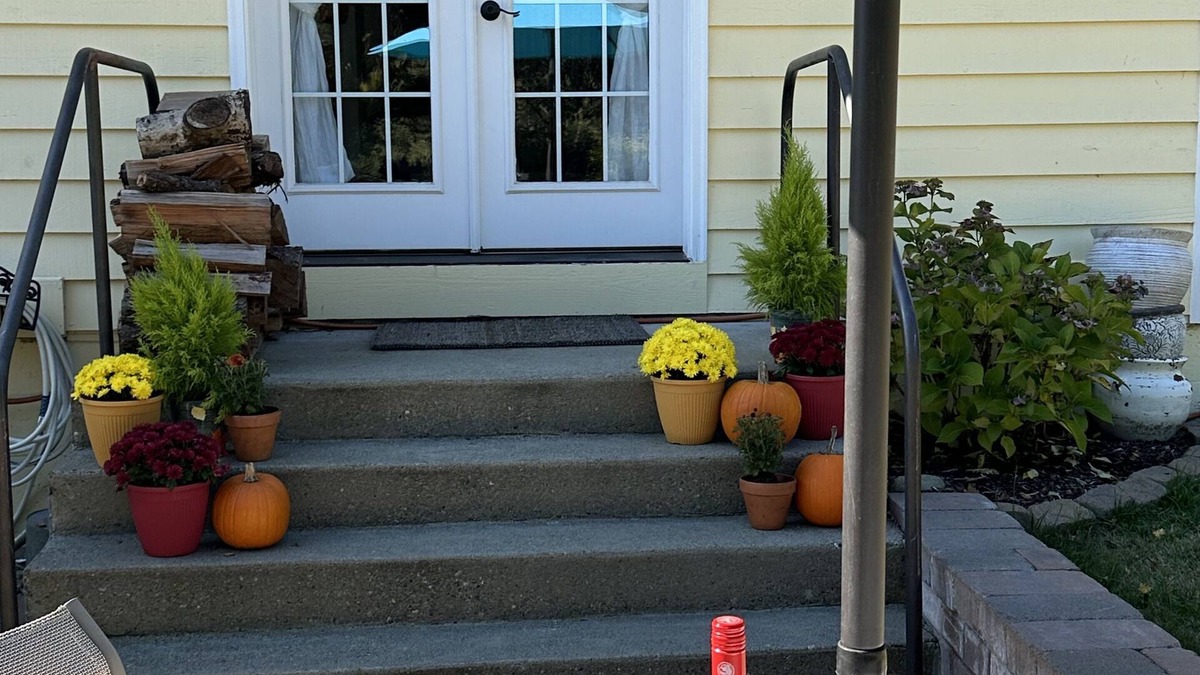 Poulsbo Bed & Breakfast | Hidden Meadows - Quiet, charming, close to shopping, medical and naval bases.
