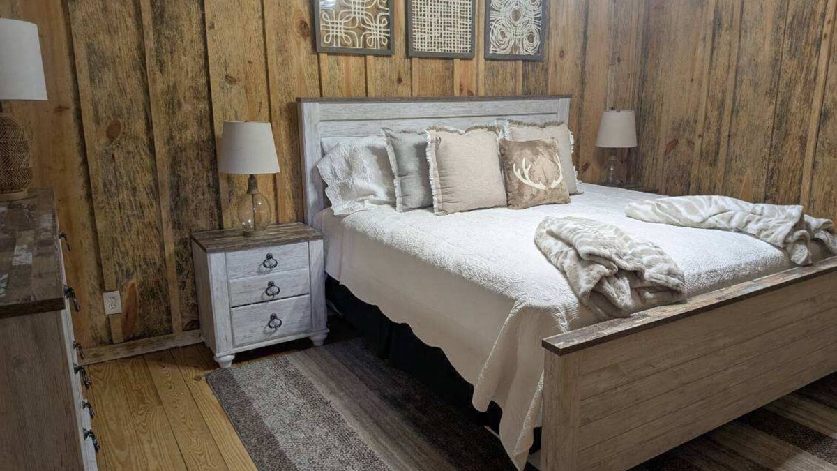Abbeville Cabin | Hidden Oaks Grand Cabin #1