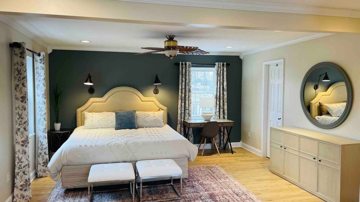 Radcliff House | Hidden Oasis: 3BR Retreat | 2 King Beds | Sleeps 9 | Sunroom | Fire Pit