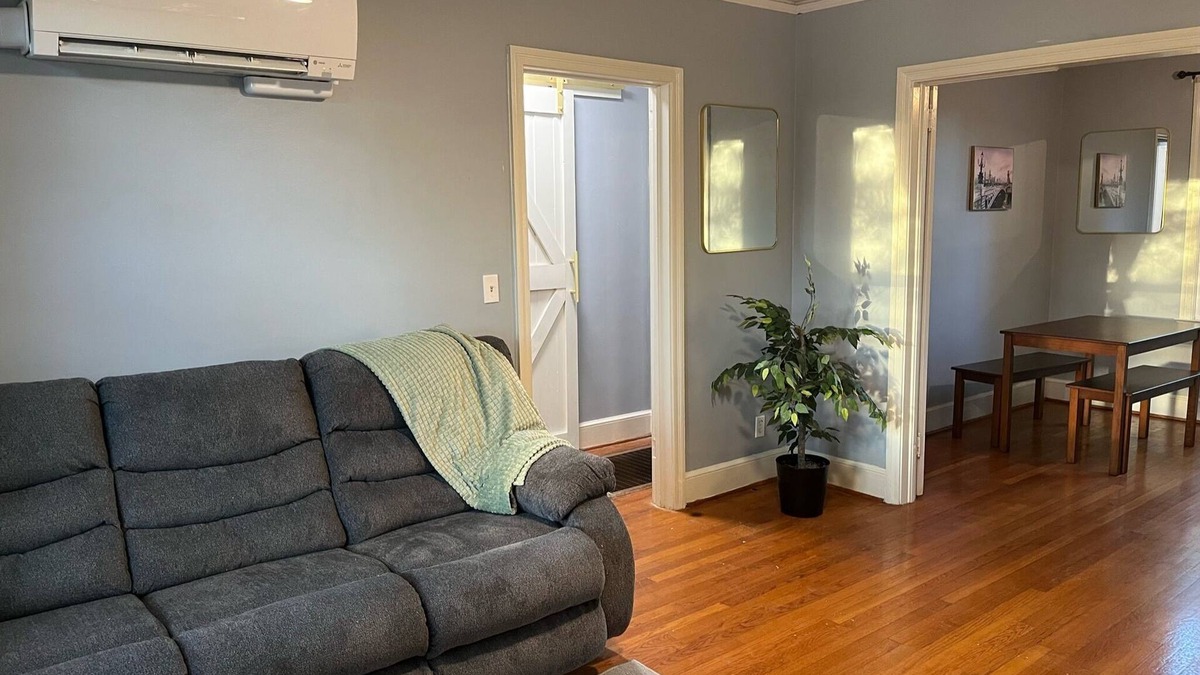 Columbia House | Hidden Oasis of West Columbia