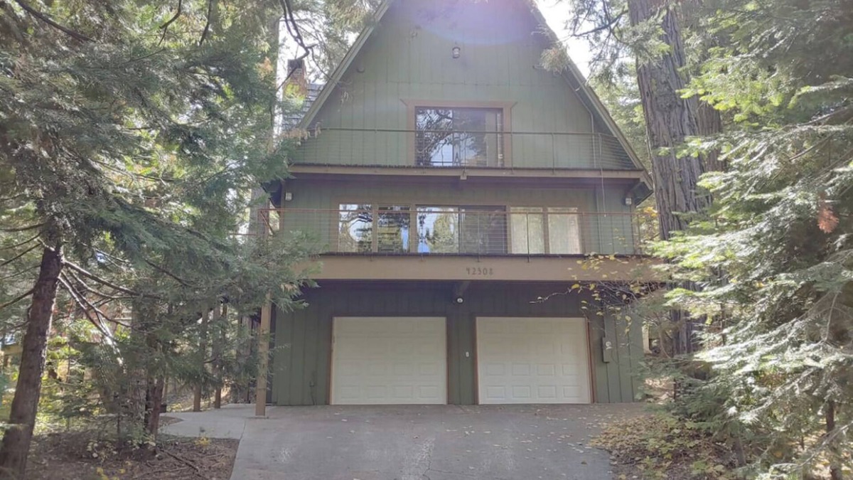Sierra Cedars House | Hidden Pines at Shaver Lake