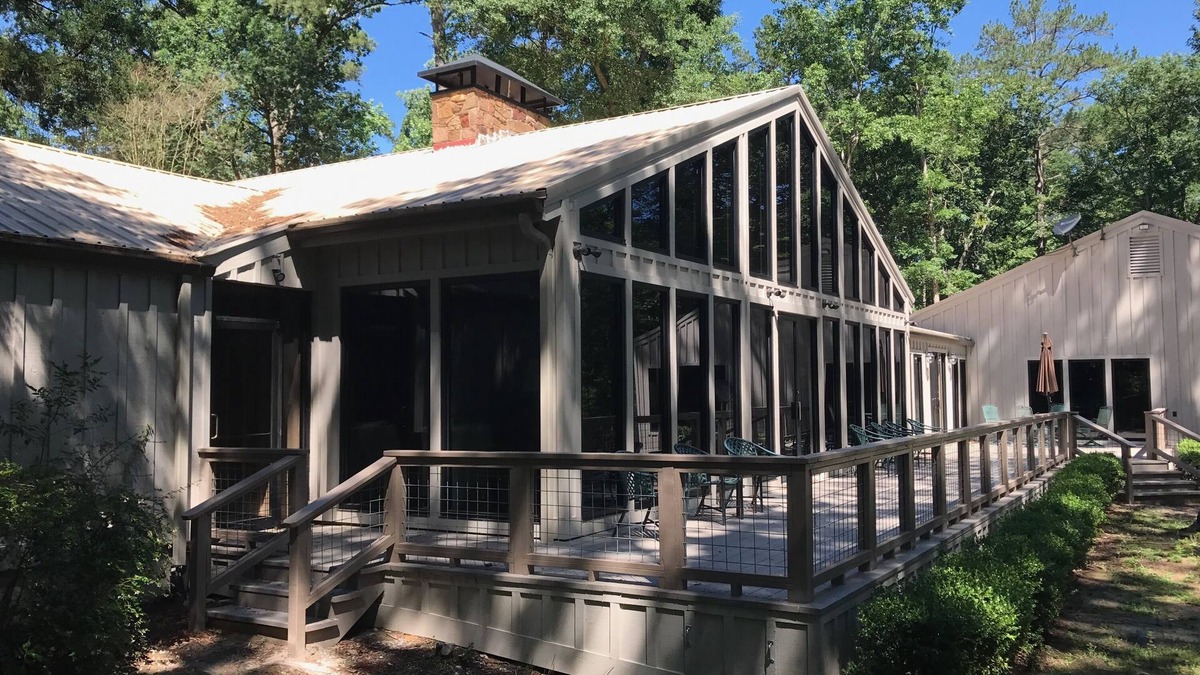 Center Cabin | Hidden Pines Lodge - Privacy in the East Texas Piney Woods
