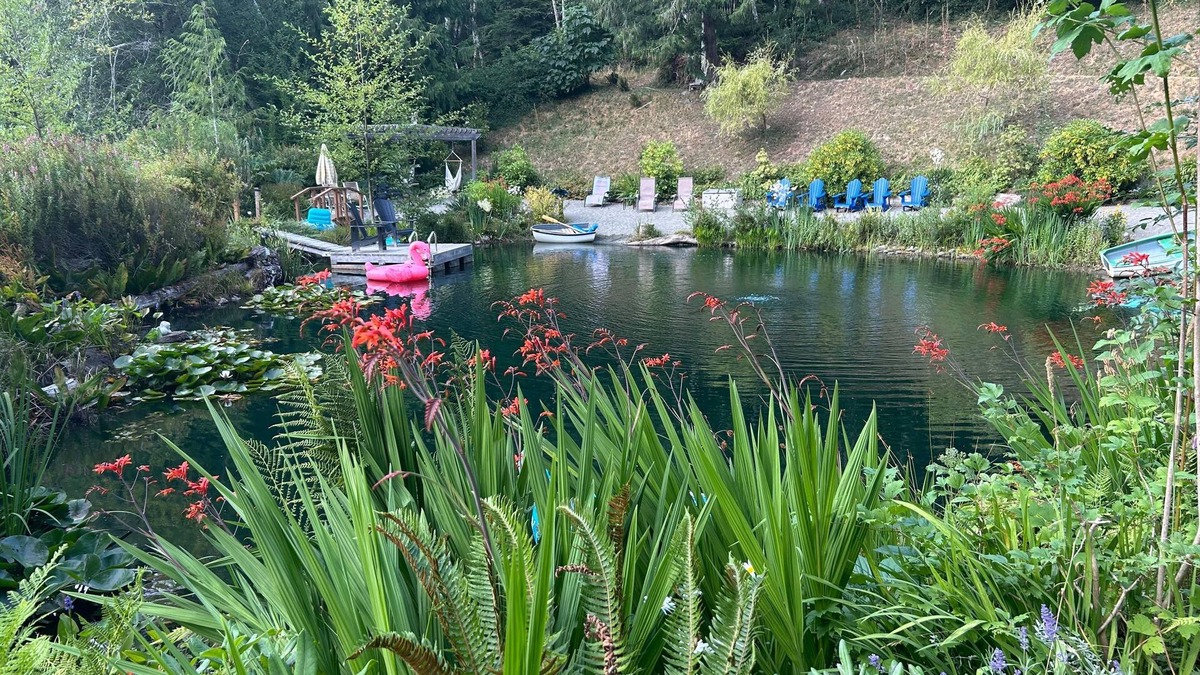 Metchosin Apartment | Hidden Pond Gong Suite - Luxury , Pet Friendly, with Hot Tub and Private Beach
