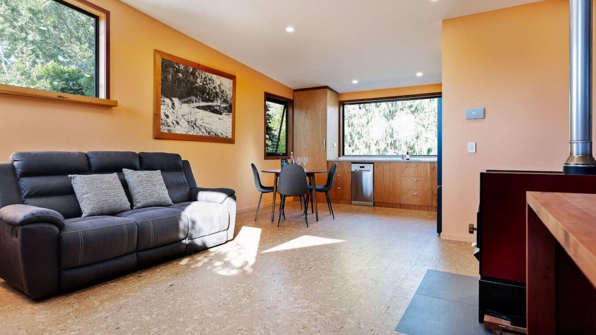 West Launceston House | Hidden Retreat in Basin View