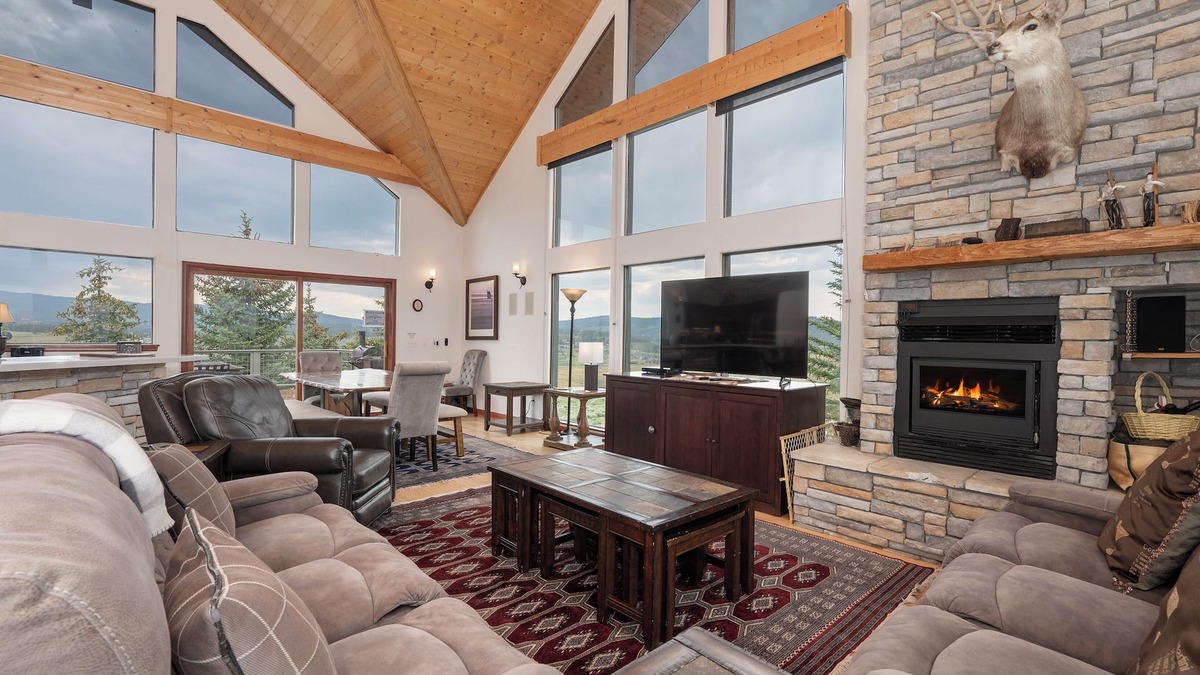 Tabernash House | Hidden River Ranch private hot tub, rustic private location