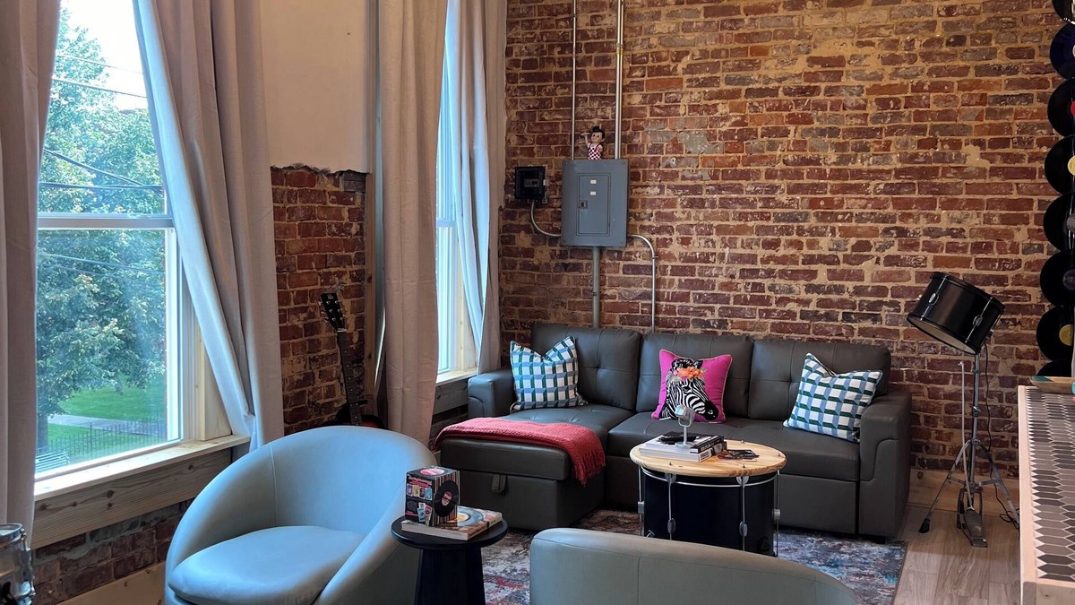 Horse Cave Apartment | Hidden Station. 2 bedroom pet friendly apartment in the heart of Horse Cave Ky.