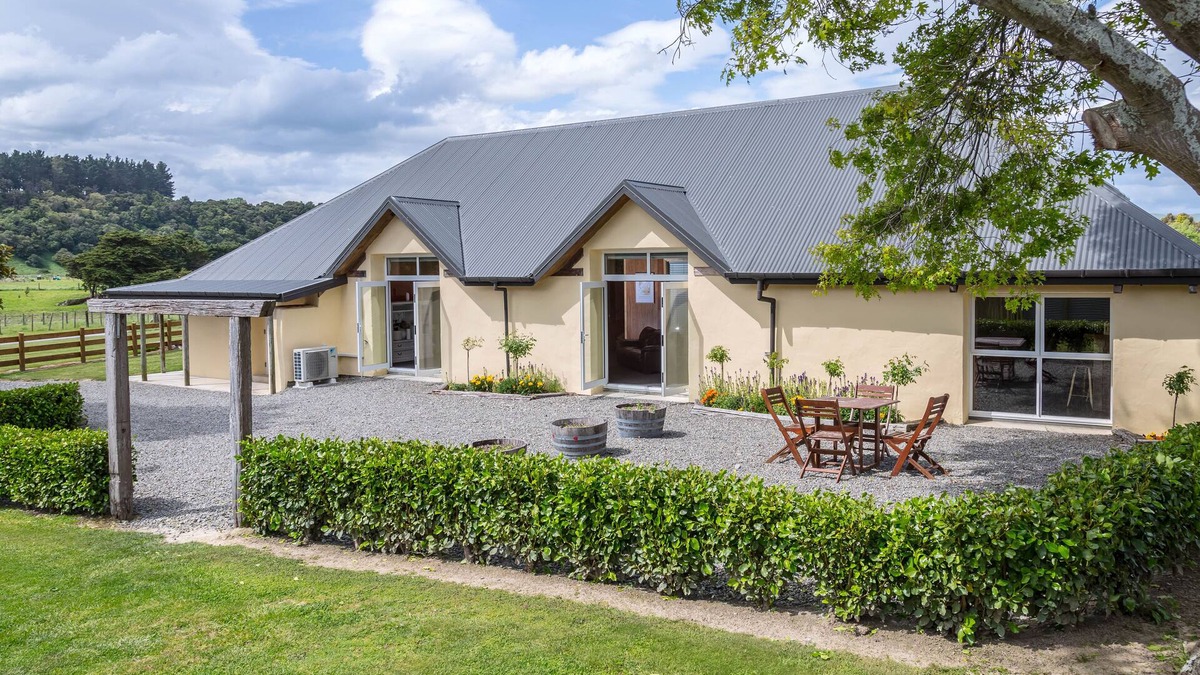 Martinborough House | Hidden Valley Getaway