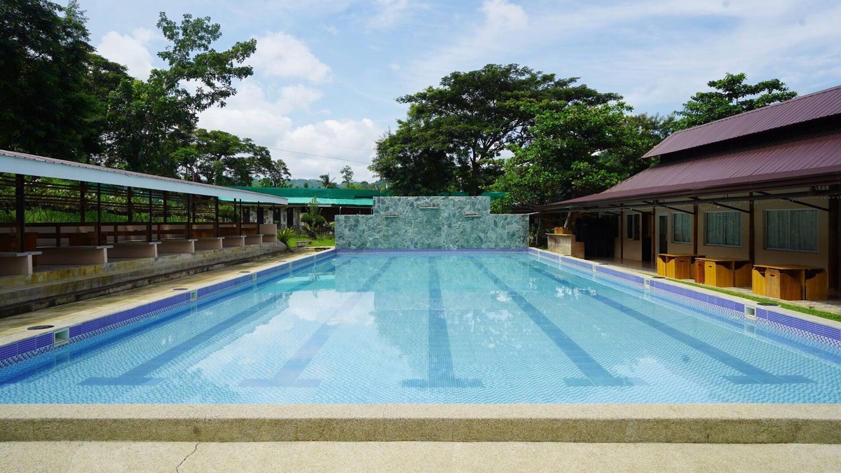 Pinamungajan Hotel | Hidden Valley Organic Farm Resort