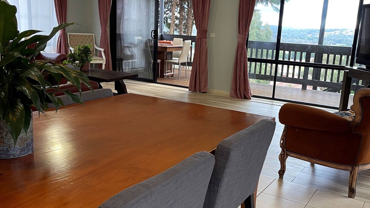 Wallan House | Hidden Valley Victoria -tuscany Vibe - Entire House - Near Golf Course & Trails