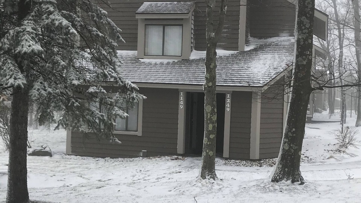 Hidden Valley Condo | Hidden Valley - Walk to Slopes and Pool - 2 BR with Fireplace + WIFI