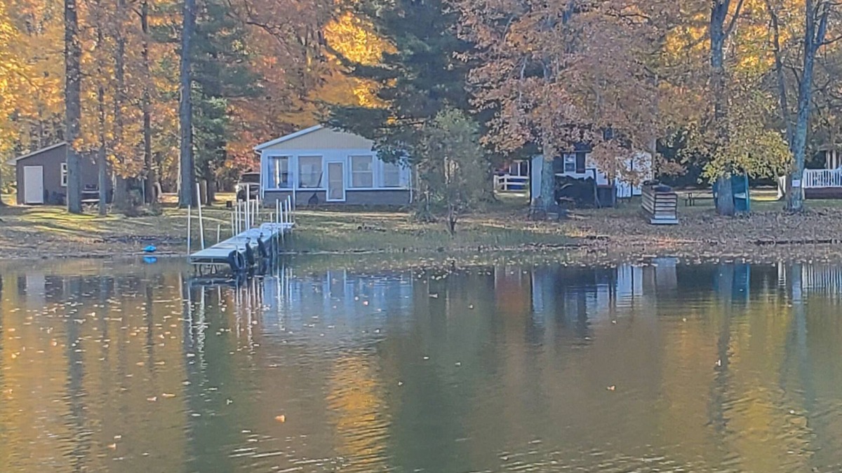Kendall Cottage | Hide-a-way at Swan Lake: fishing, relaxing, and dog friendly.