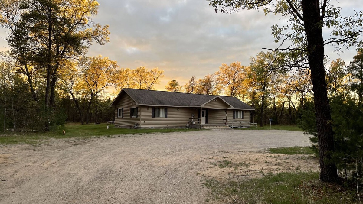 Indian River Cabin | Hide a way in our Lodge that sleeps 18!