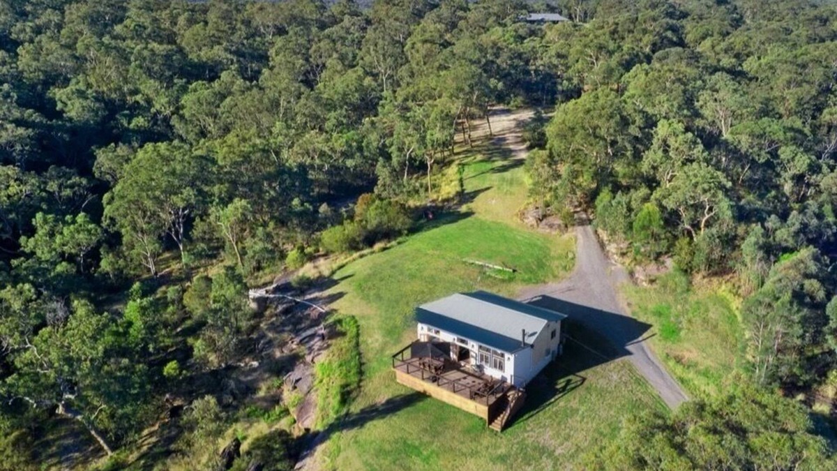 South Maroota Cottage | Hide away and Nestle amongst the trees