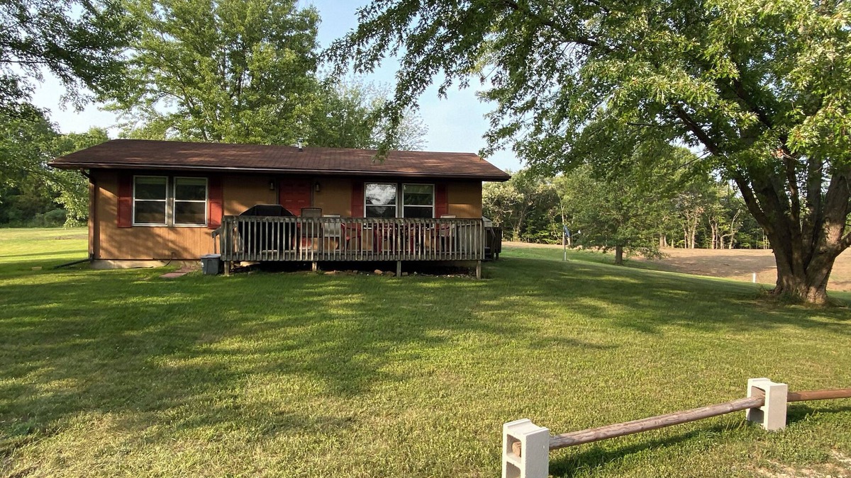 Columbia House | HIDE AWAY RETREAT - RATHBUN LAKE IS 300+/- YARDS AWAY. FISH, HUNT, RELAX.