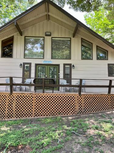 Montgomery House | Hideaway - 3 BR Home with PRIVATE POOL on wooded lot