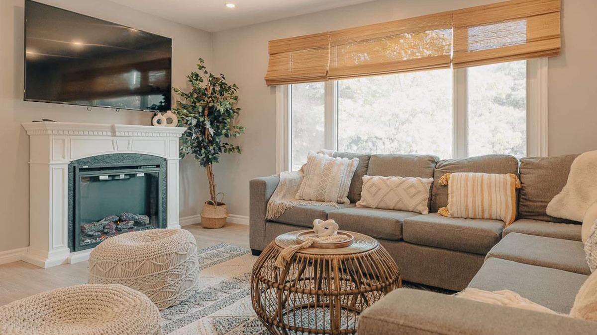 Midland House | Hideaway Bungalow Retreat w/Privat Hot Tub & Fire Table + Fire Pit!