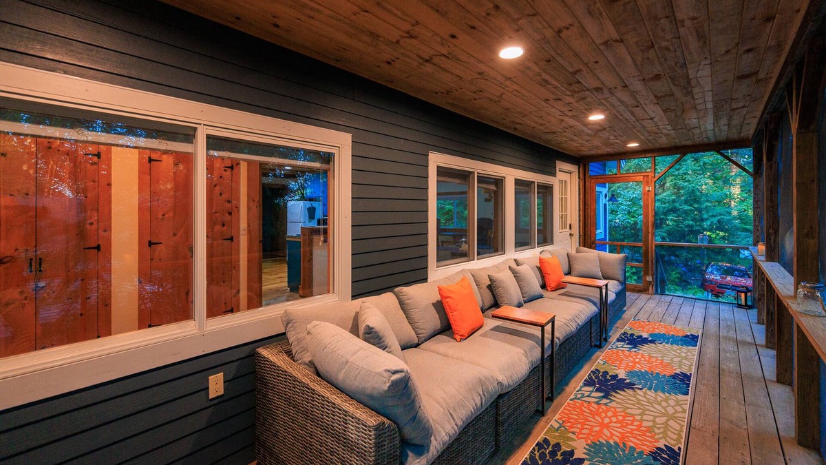 Mount Sunapee Cabin | Hideaway By The Bay - 20ft boat slip and 4 minutes to Mount Sunapee