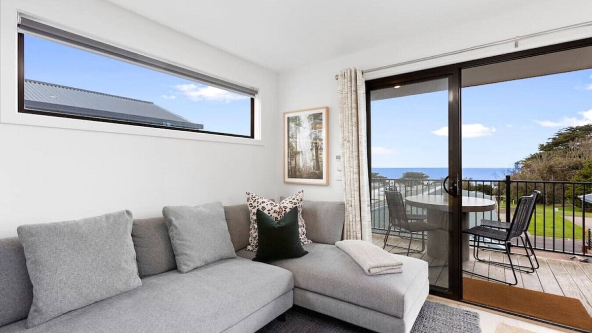 Apollo Bay Cabin | Hideaway by the Bay - in a popular caravan park