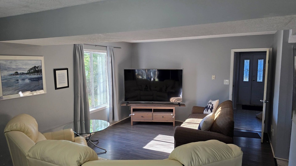 Lake Cowichan House | Hideaway Haven by the Lake