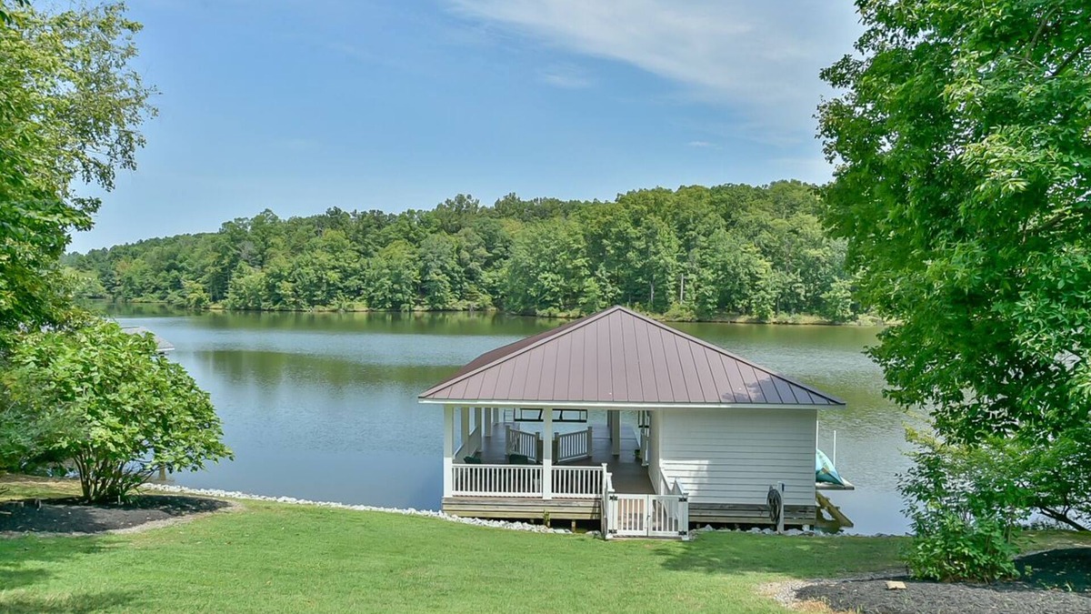 Roxboro House | Hideaway Haven - Hot Tub, Firepit & Private Dock