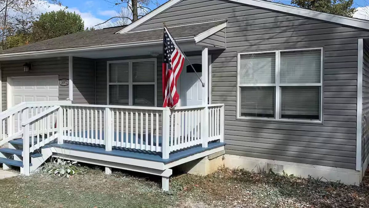 East Fultonham House | Hideaway Haven - waterfront cottage with private boat slip on Buckeye Lake