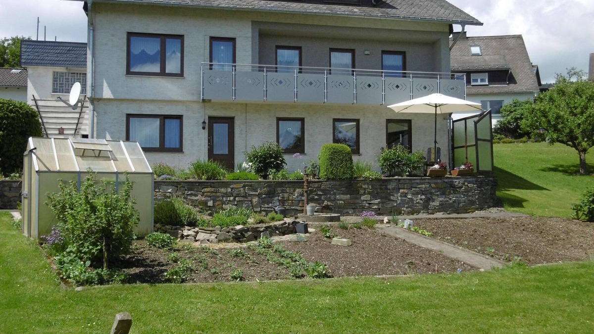 Hesborn Apartment | Hideaway in Sauerland Hillside