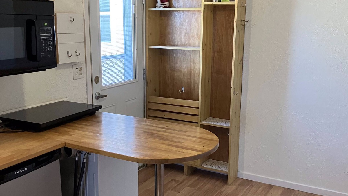 Lamar Apartment | Hideaway loft apartment on quiet street with great conveniences. n