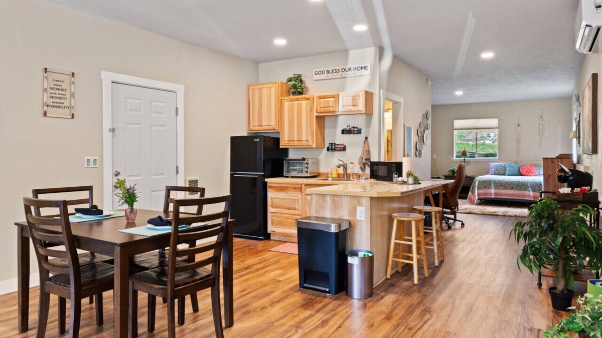 Sagle Condo | Hideaway Suite in Sagle