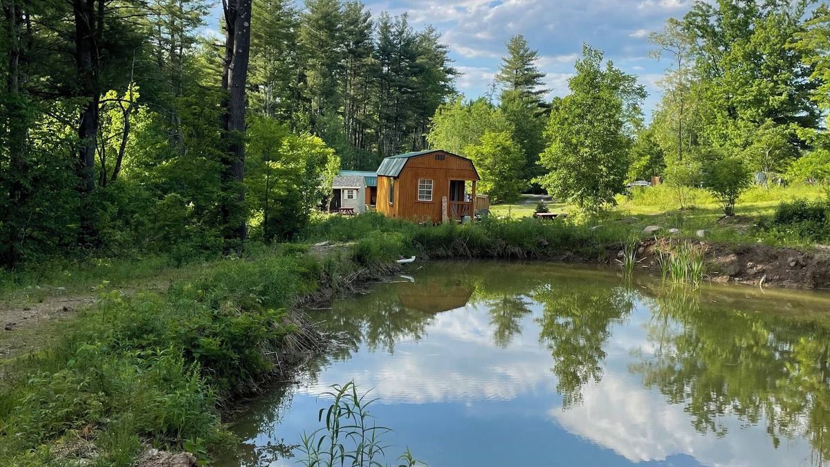 East Durham Cabin | HideAway Tiny Cabin. In the Mountains AC Bathroom. Shower. nDog Friendly.