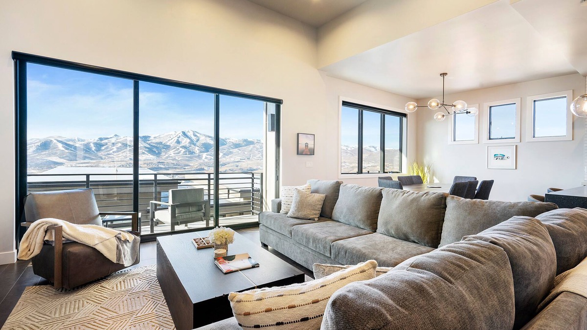 Hideout House | Hideout Haven: Luxe Retreat w/Lake View & Hot Tub