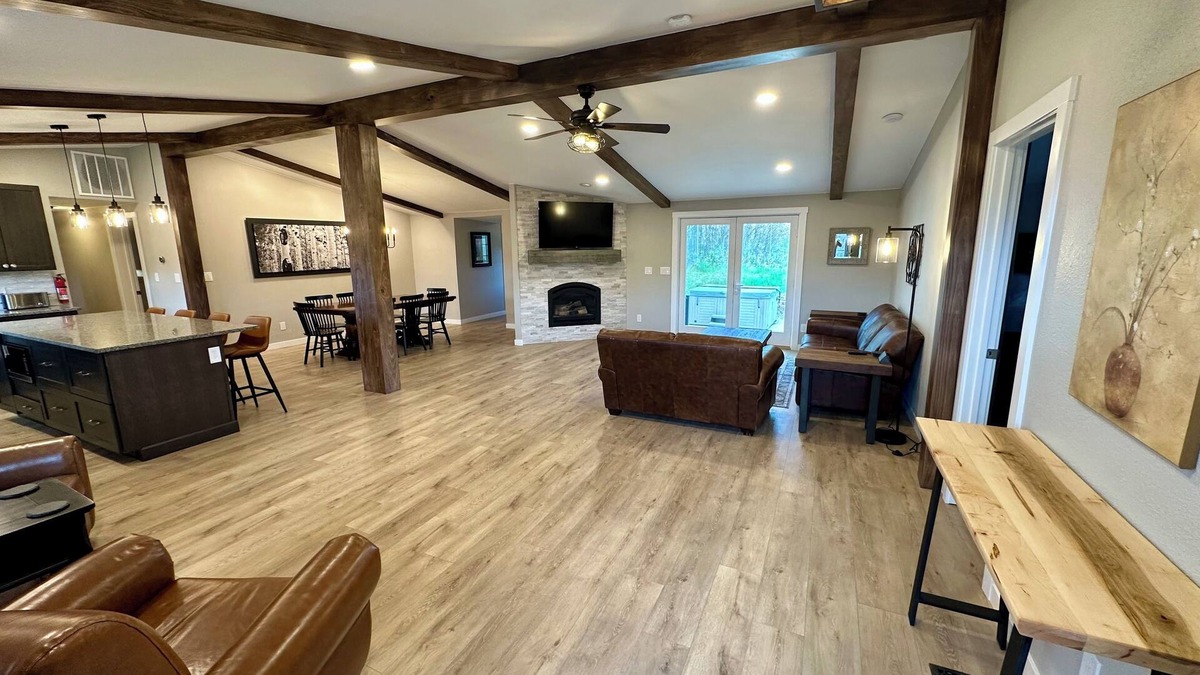 Sedalia House | Hier Hideaway -Hot Tub - Fire Pit - King Beds - Peaceful Surrounded by Nature