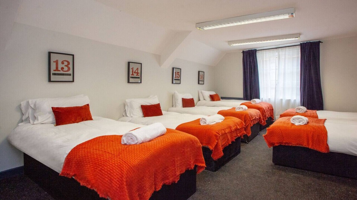 Butetown House | higgihaus 107 Sleeps up to 22 Hens Stags
