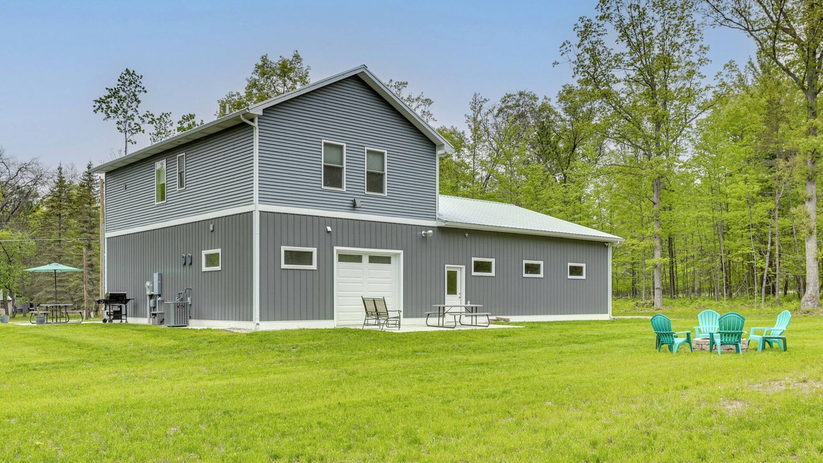 Higgins Lake House | Higgins Lake Barndominium w/Boat Parking!