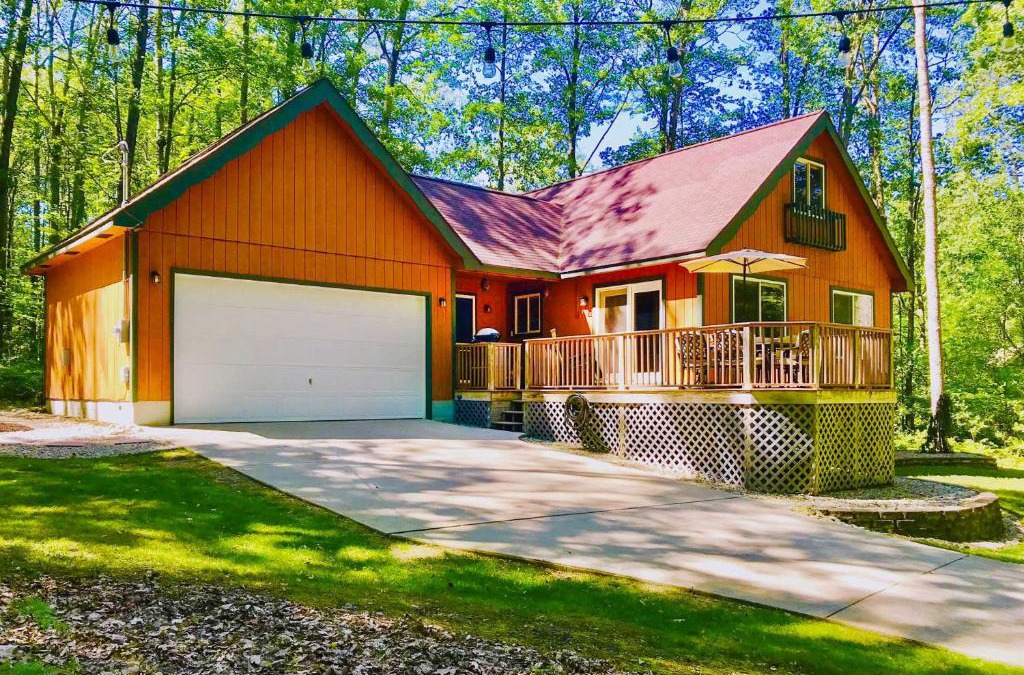 Higgins Lake House | Higgins Lake Retreat - Hike, Swim, Relax!