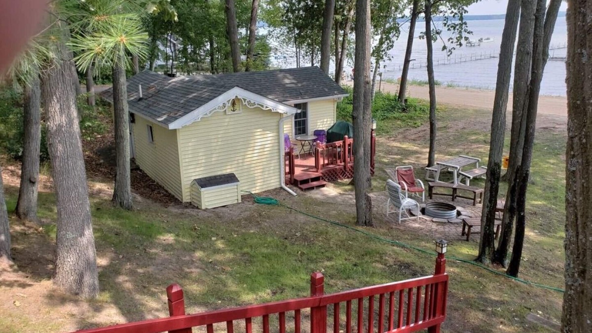 Higgins Lake House | Higgins Lakefront Cozy Beach House with Private Boat Mooring Onsite - Brass Bell