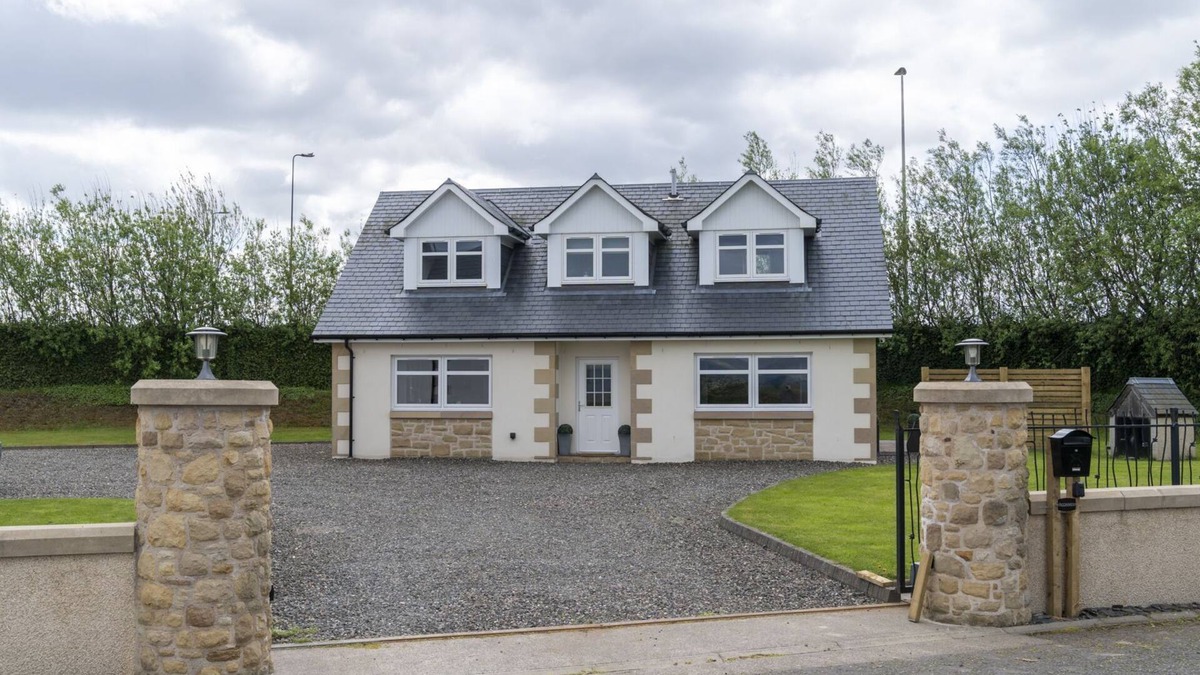 Airth House | Higginsneuk - a cottage that sleeps 4 guests in 2 bedrooms