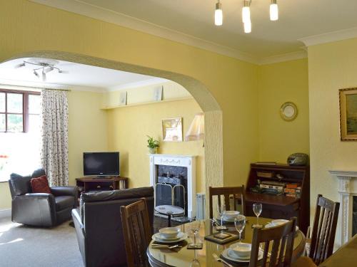 Bunbury House | High Bank
