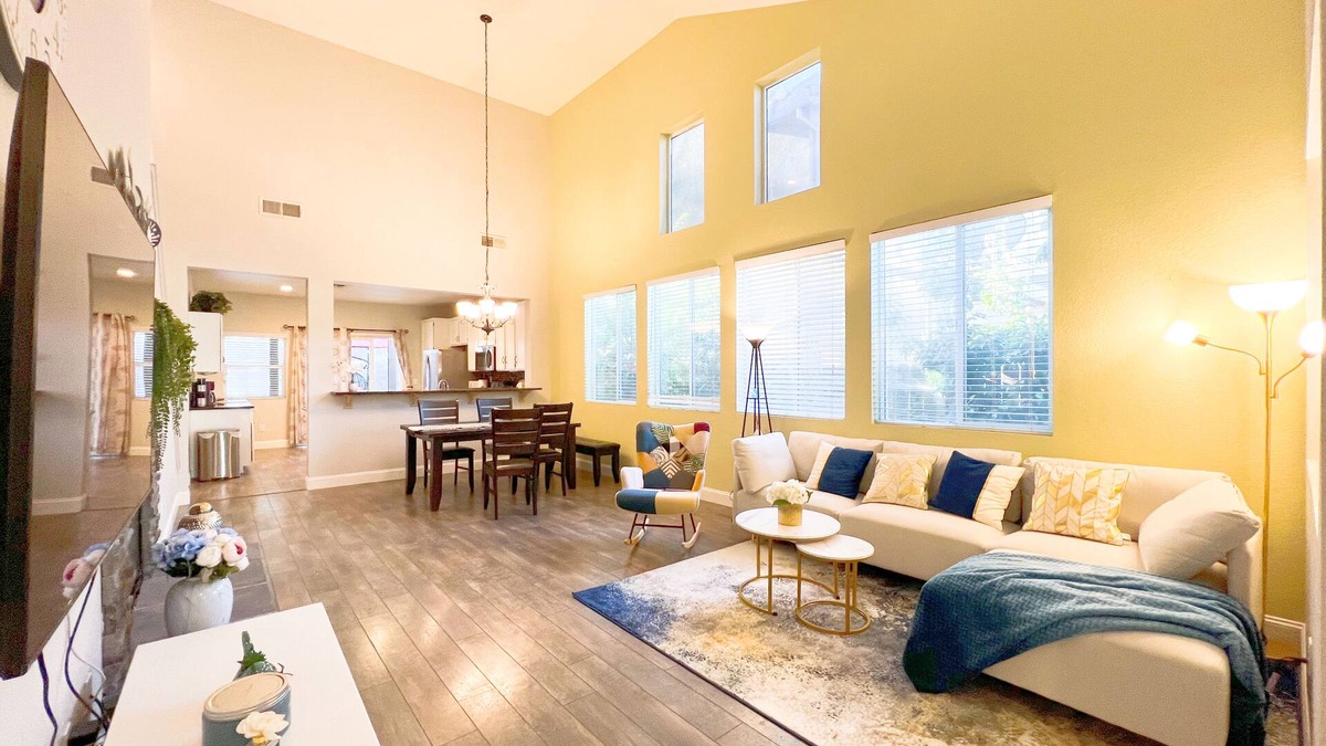 Elk Grove Villa | High Ceiling & Amazing backyard & family Kids friendly