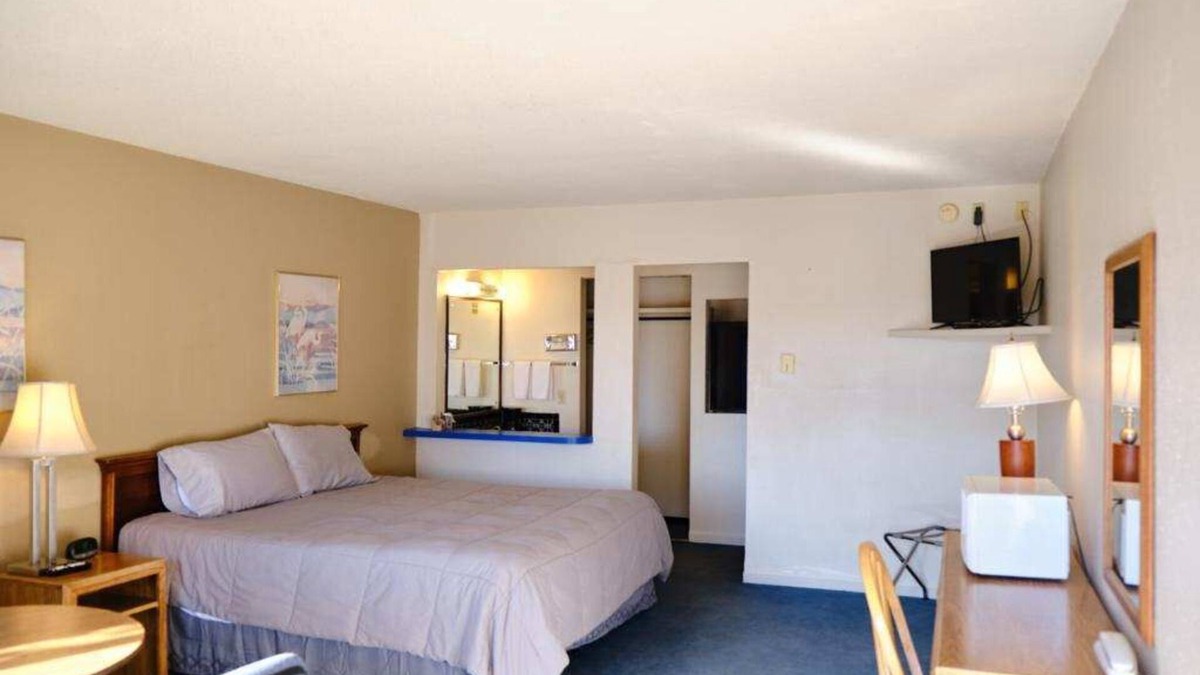 Rocky Ford Hotel | High Chaparral Inn