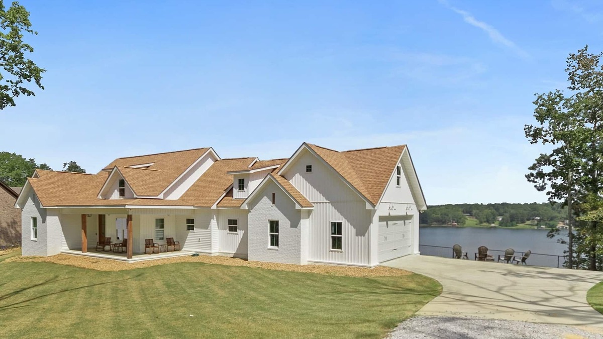Northport House | High Cliff Hideaway Tranquil Waterfront Lake Tuscaloosa Home - 20 minutes to UA