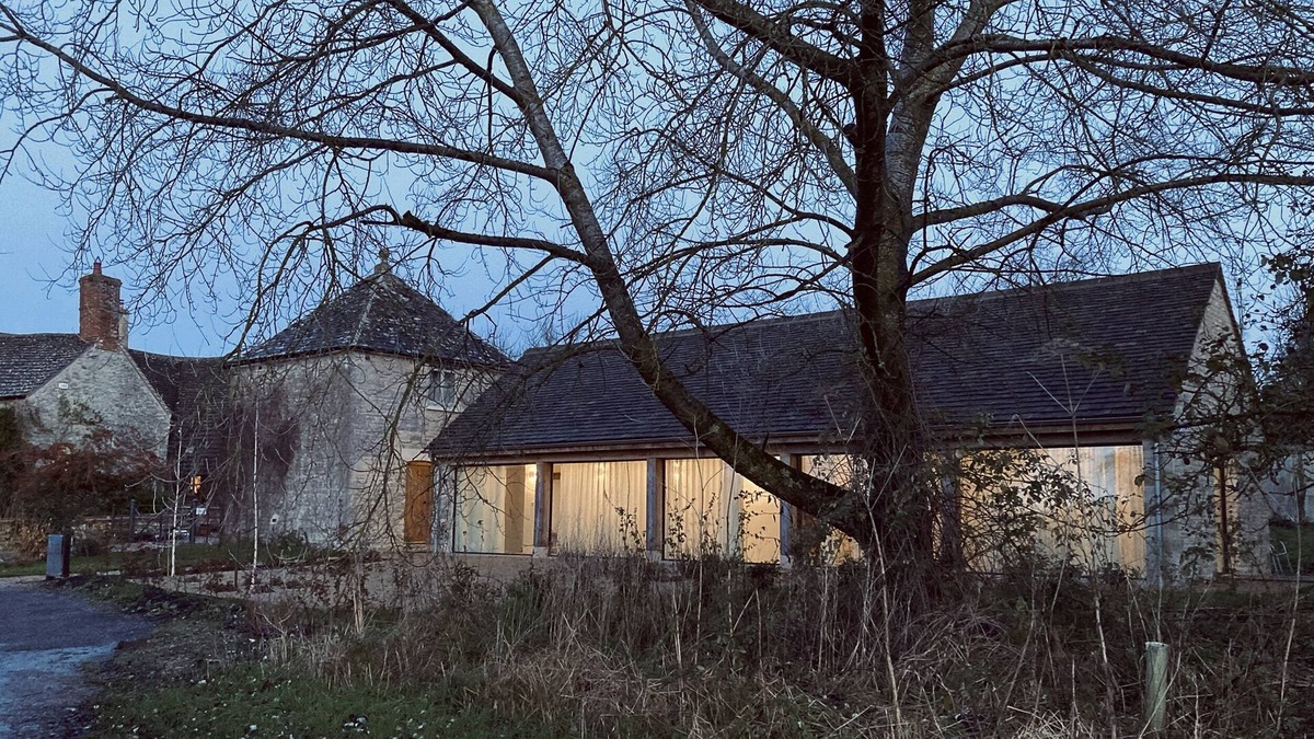 South Leigh Cottage | High Cogges Farm Holiday Cottages The Granary