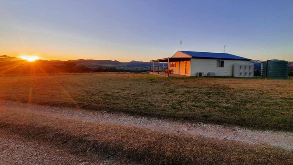 Kootingal Cottage | High Country cottage with beautiful views