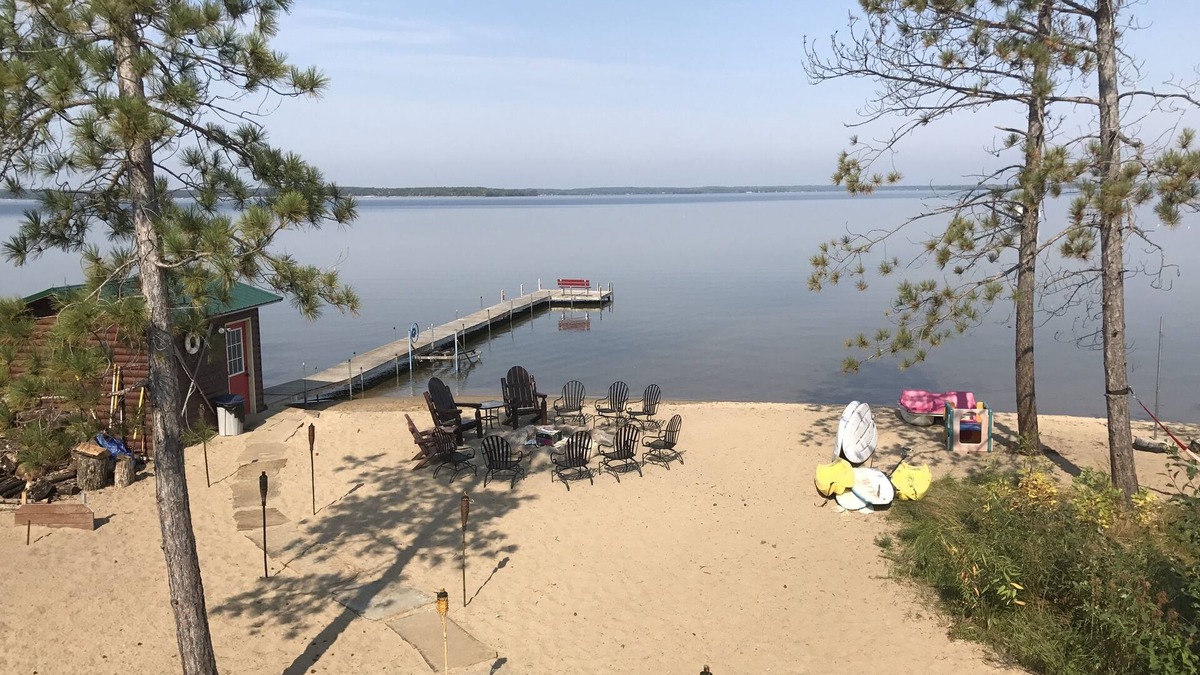 Ossipee Cabin | *HIGH DEMAND* Sugar Sand Beach & Cozy Cabin That Sleeps 10 on Pelican Lake!