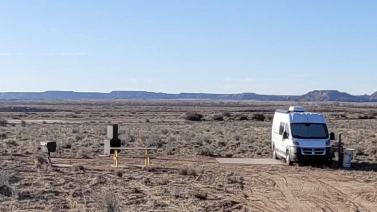 Holbrook RV Rental | High desert camper with the South having views of the Petrified Forest