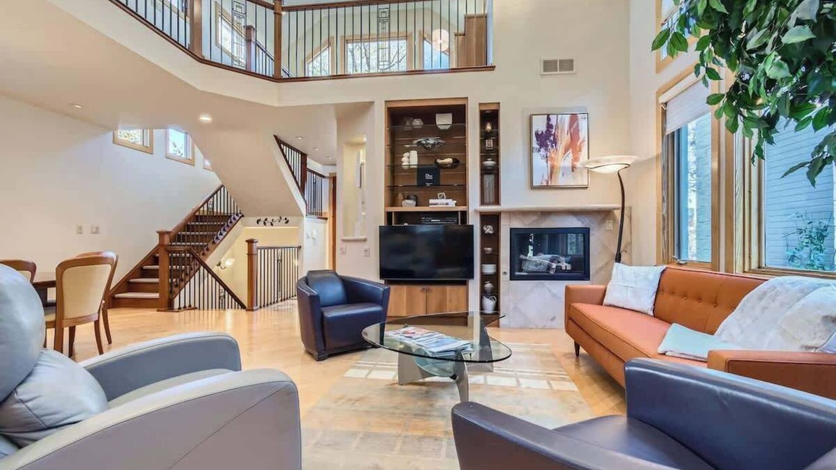 Cherry Creek House | High-End 4BD Executive Retreat in N Cherry Creek