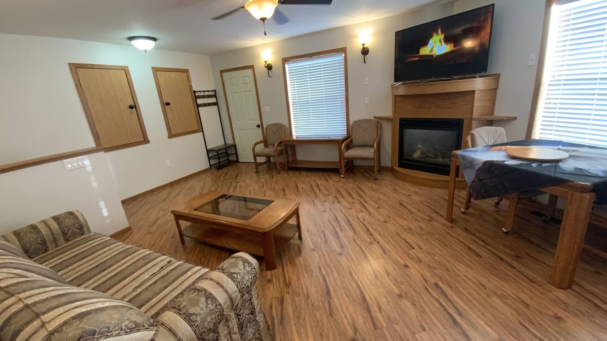 Three Hills House | High End King Suite c/w Living room, 2 Fireplaces, 2 Smart TVs, Kitchenette.