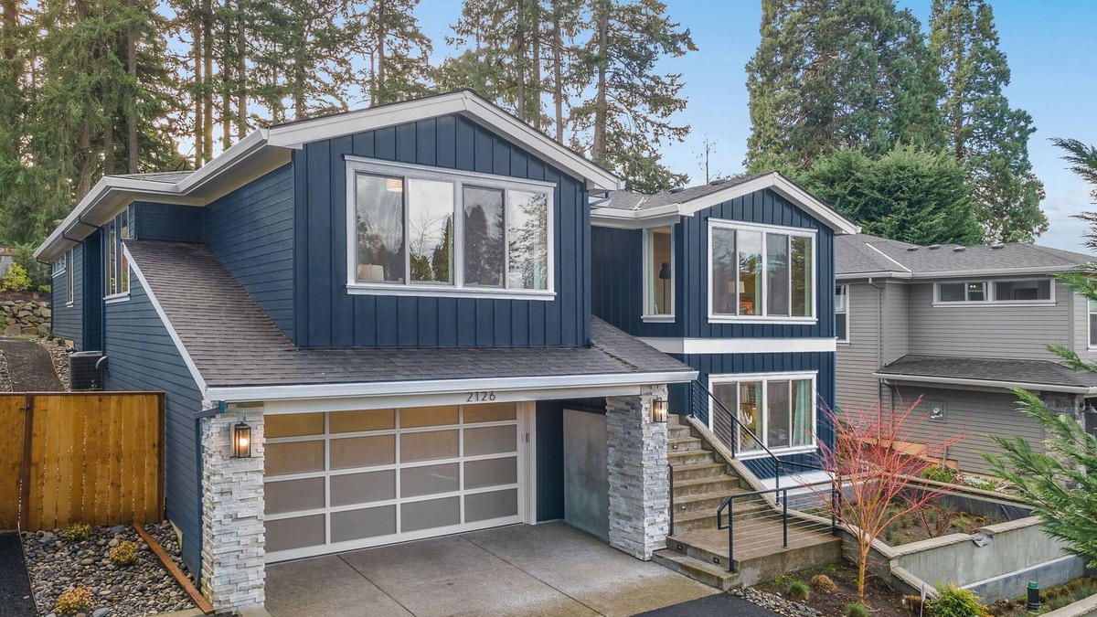 Lake Oswego House | High End New Estate Home in Lake Oswego. Private suite on 1st level w/o stairs.